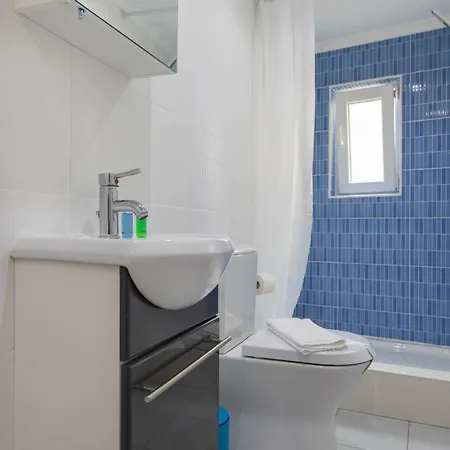 Central&quiet In Graca Lisbon